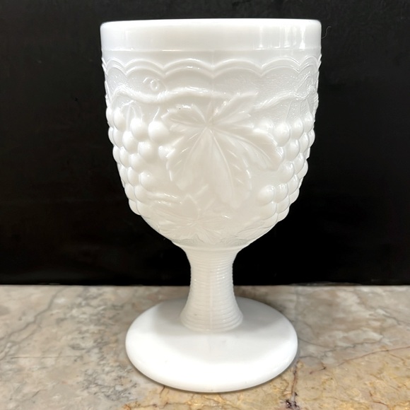 Vintage Imperial Glass Milk Glass with Grape Pattern. Set of 6 - Picture 6 of 8